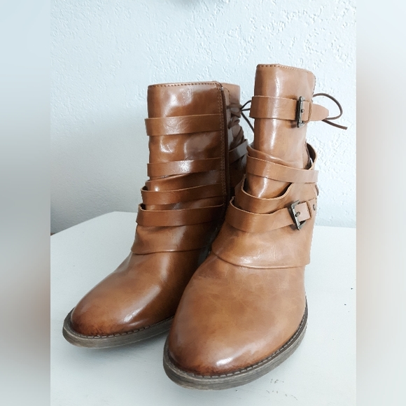 Adorable womens heeled booties, size 11 - Picture 9 of 15